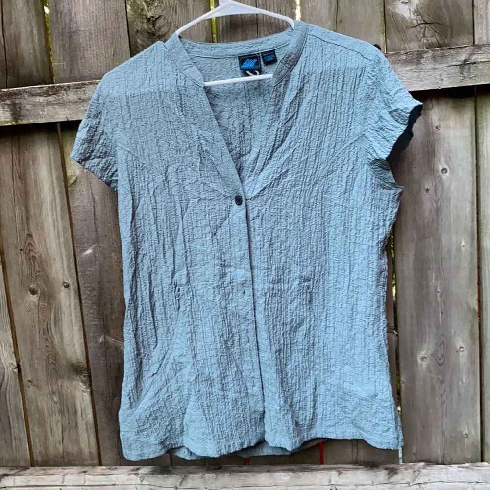 Eastern Mountain Sports button down shirt sz. L